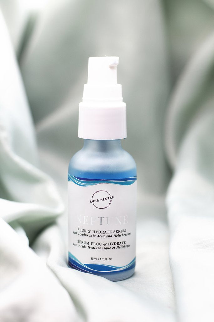 Neptune Hydrate & Blur serum from Luna Nectar absorbs quickly helping plump and hydrate skin reducing the appearance of fine lines and wrinkles. Enriched with nourishing anti-oxidants Helichrysum, Green Tea, and Butterfly Pea flowers, Neptune simultaneous